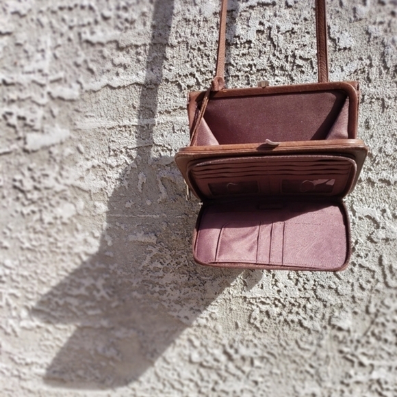 Vintage fossil crossbody - Picture 10 of 14